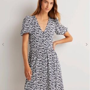New with tags Boden floral print back detail dress with pockets